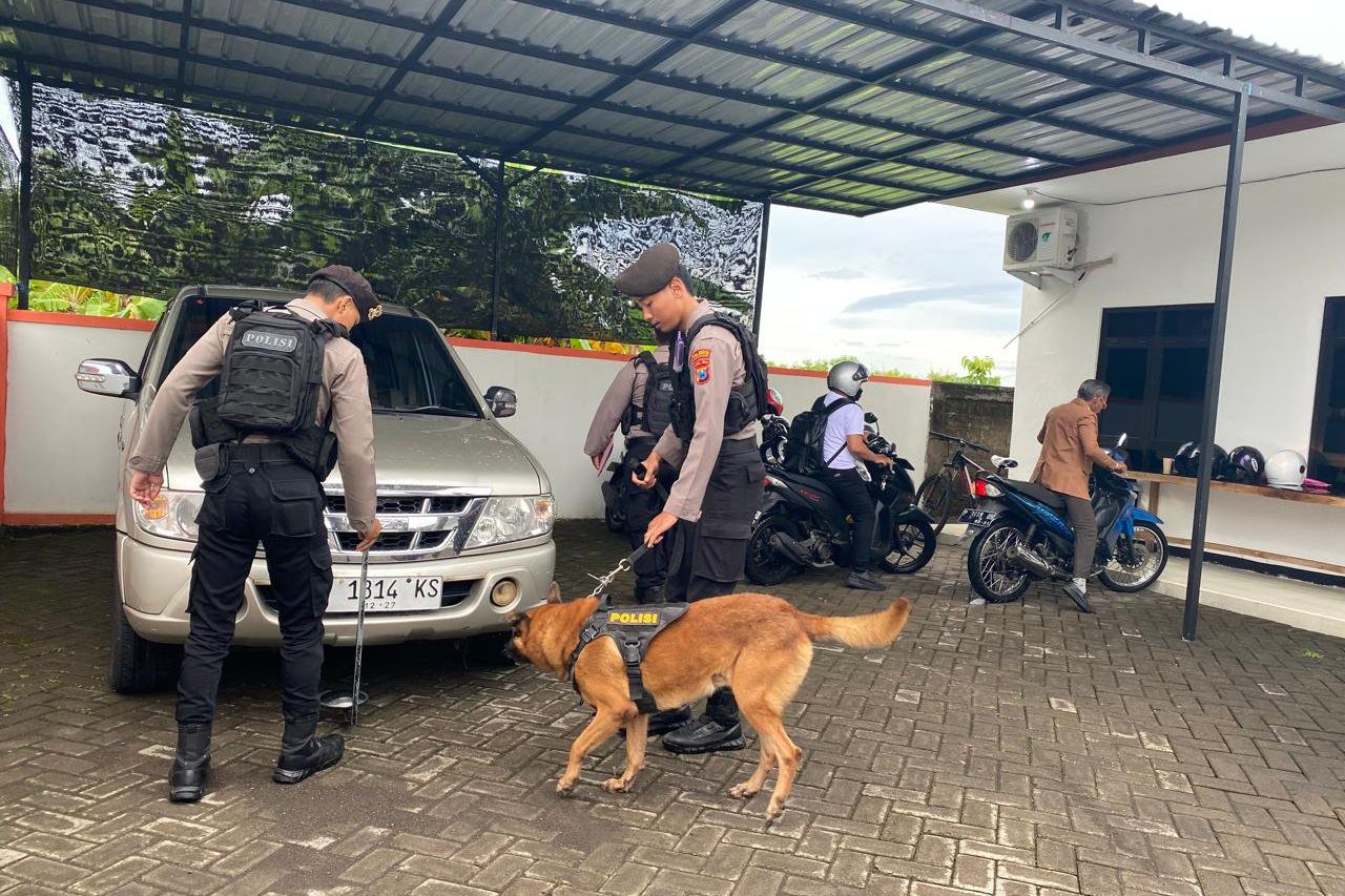 Lakukan Sterilisasi Gereja, Polresta Banyuwangi Terjunkan Unit K-9
