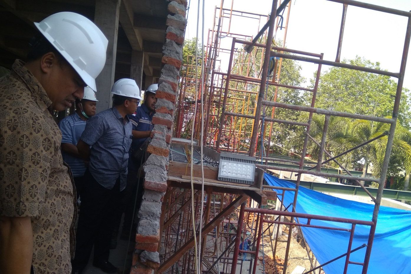 Atapnya Ambrol dan Melukai Dua Karyawan, DPRD Sidak Proyek RSUD Caruban