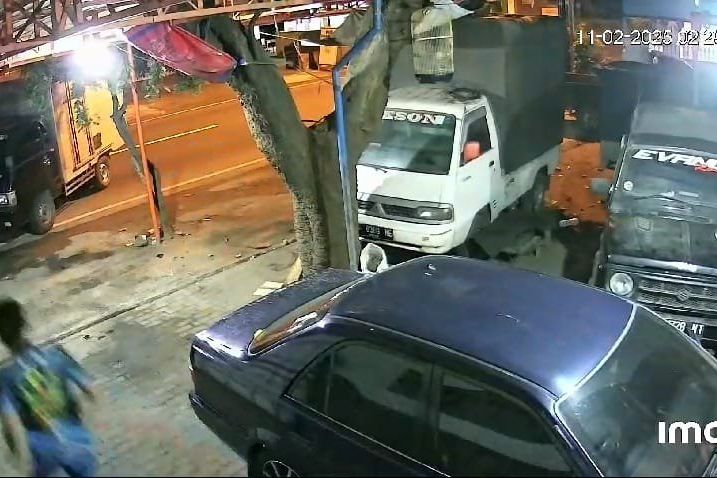 Pikap Dibenahi di Bengkel Dicuri Maling di Mojokerto