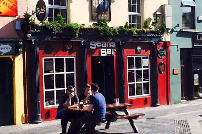 Pub Tertua di Dunia Bertahan Lantaran Keramahtamahan