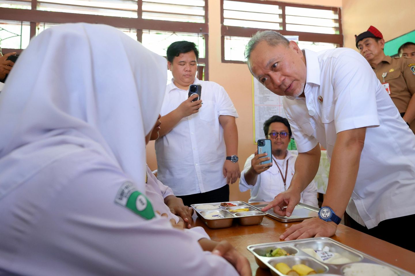 Menko Pangan Zulhas Tinjau Makan Bergizi Gratis di Banyuwangi, Selaras Program Pemkab Banyuwangi