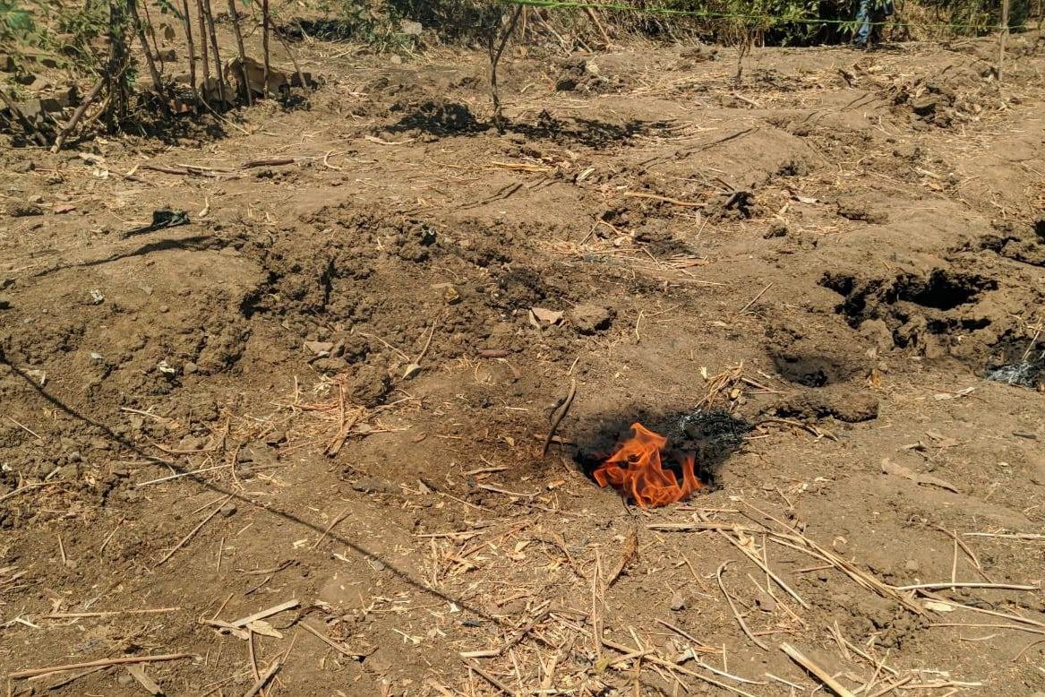 Tanah di Dusun Ringinsurup Ponorogo Keluarkan Api dan Asap