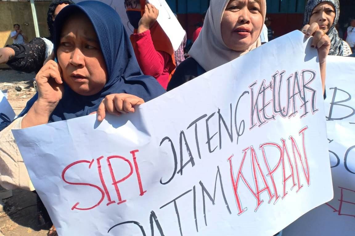 Ke Probolinggo, Gubenur Jatim Khofifah Disambut Demo Nelayan Cantrang