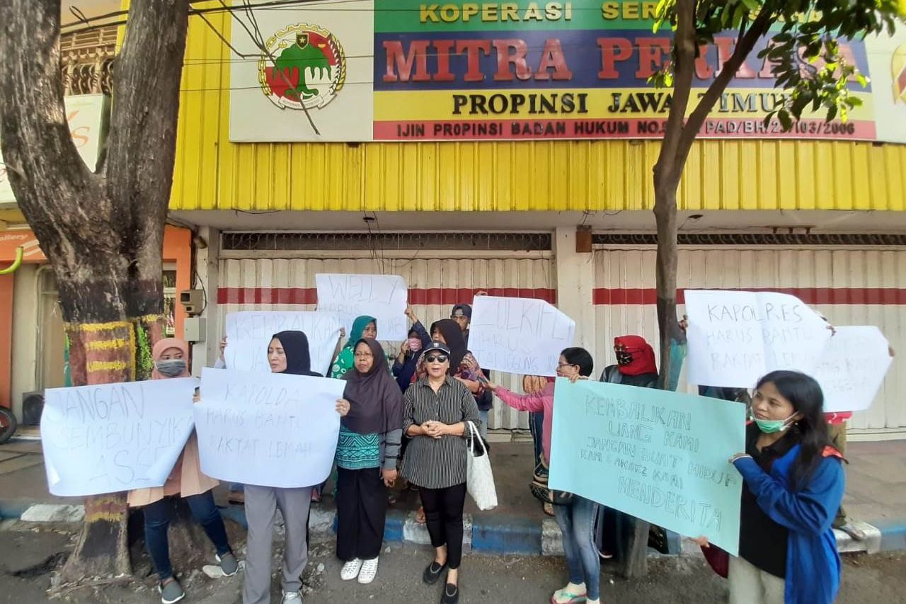 Sulit Tarik Uang, Nasabah Koperasi Mitra Perkasa Probolinggo Demonstrasi 