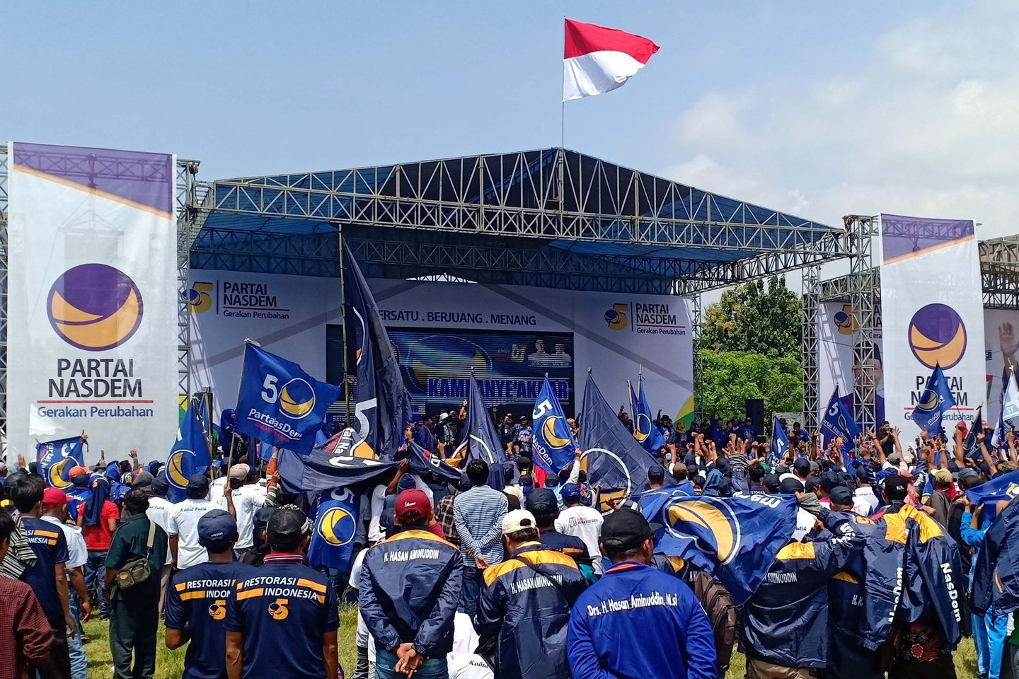 Kampanye di Probolinggo, Surya Paloh Datang dengan Helikopter