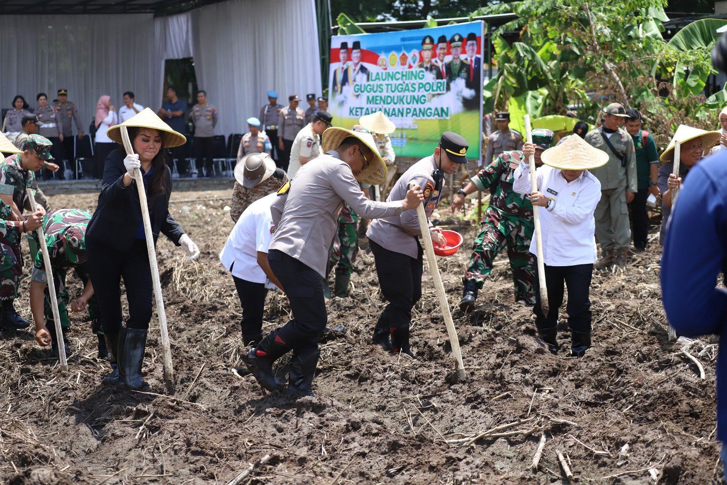 Pjs Bupati Mojokerto bersama TNI dan Polri Tanam Jagung Dukung Ketahanan Pangan