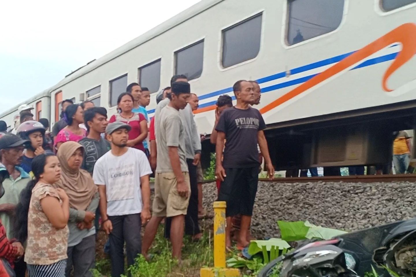 Pengendara Motor Tewas Ditabrak Kereta Api di Probolinggo
