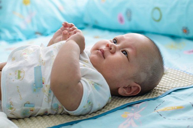 Sebaiknya Bayi Tidur Tak Pakai Bantal