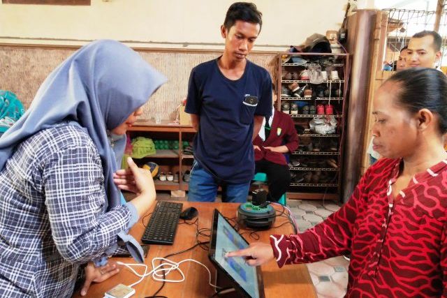 Simulasi Pilkades dengan E-Voting, Banyak Warga Situbondo Kebingungan