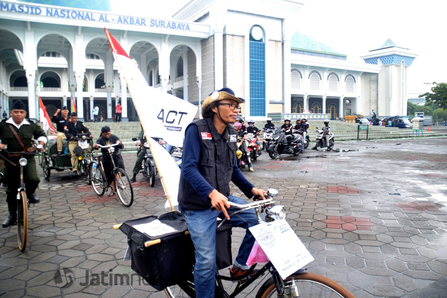 Gowes Surabaya-Banten, Warga Makassar Bawa Misi Kemanusiaan
