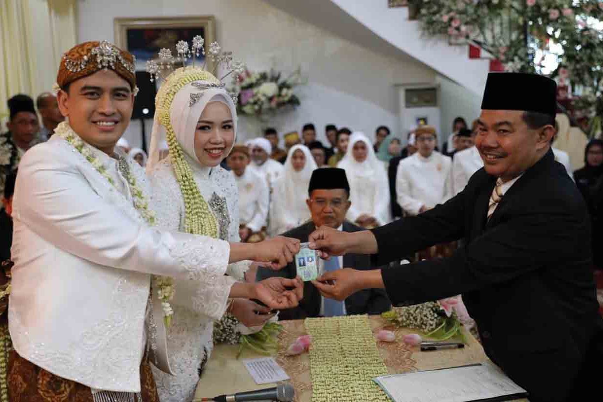 Fadil Beri Mas Kawin Patimasang Emas dan Alat Salat