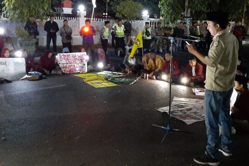 Immawan Randy Meninggal, Mahasiswa Probolinggo Salat Gaib di Depan Mapolresta