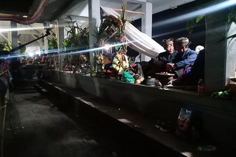Tujuh Dukun Tengger Disahkan Saat <em>Yadnya Kasada </em>di Bromo