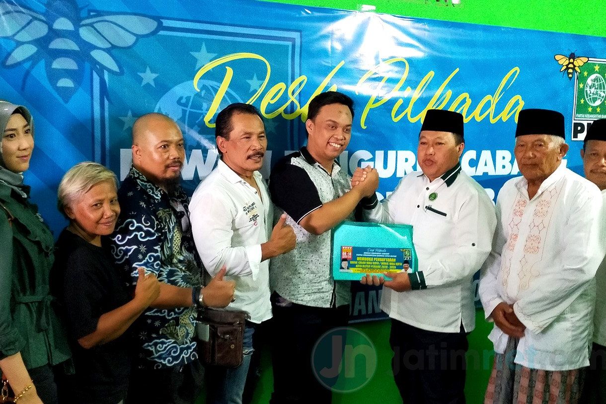 Hendry Pradipta Kembalikan Formulir Bacawali ke PKB dan PPP