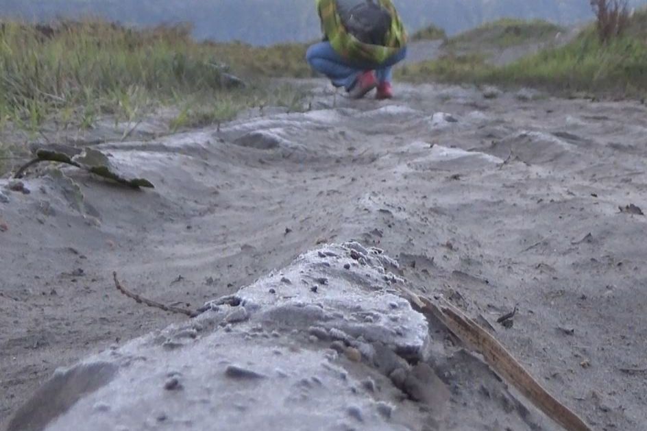 Fenomena <em>Frozen</em> Bromo Jadi Daya Tarik Wisatawan Lokal
