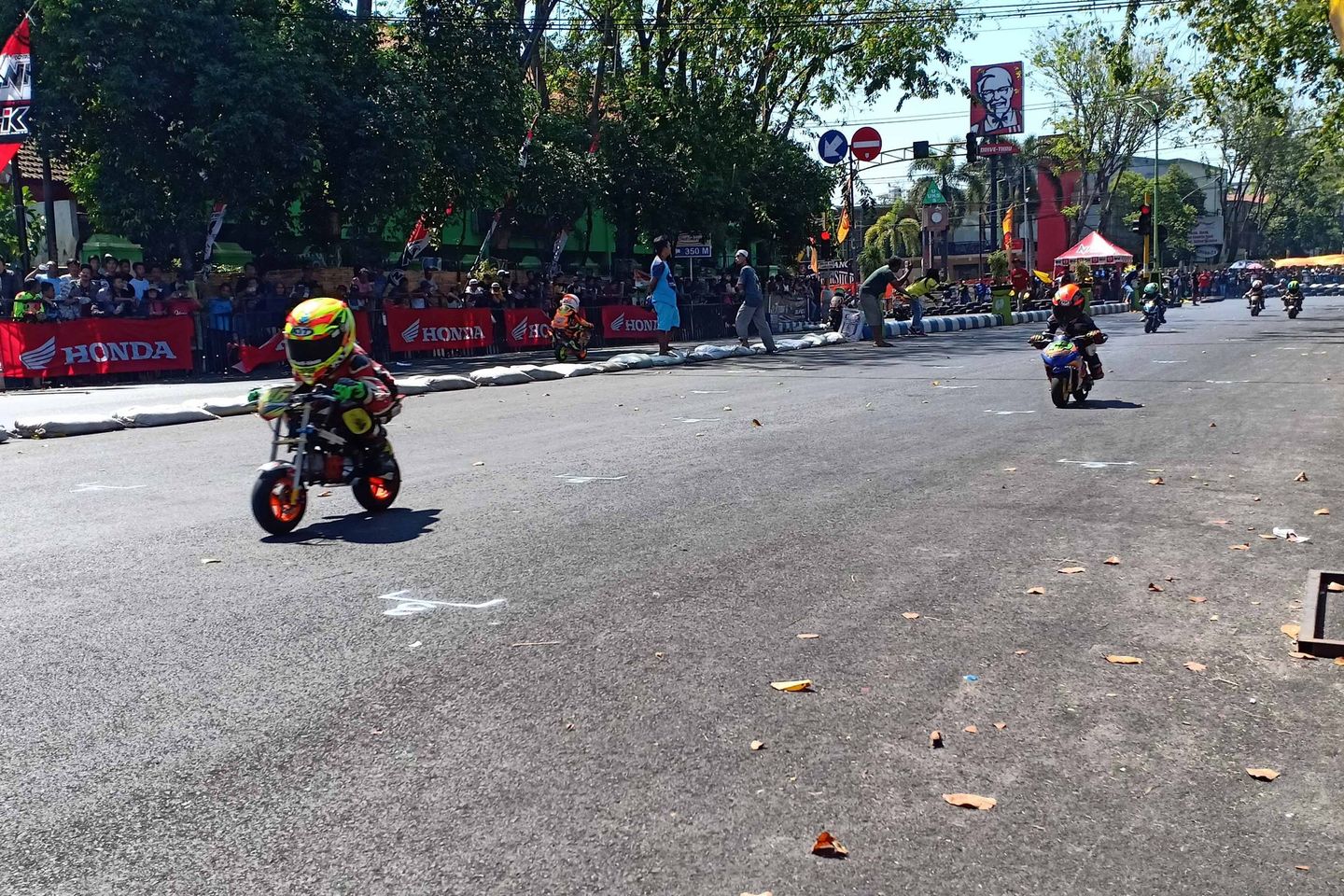 Pebalap Cilik Ramaikan Kejuaraan Balap Motor di Probolinggo