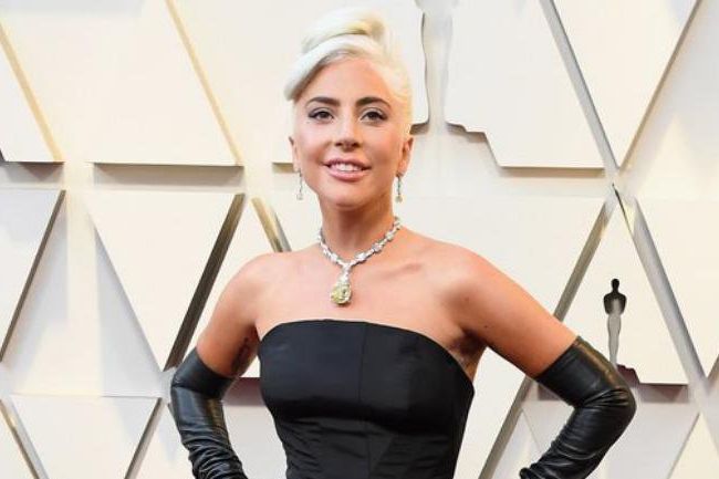 Ini Kalung Lady Gaga Senilai Rp420 Miliar di Oscar