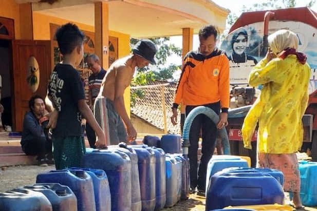 BPBD Probolinggo Droping Air Bersih ke Wilayah Terdampak Kekeringan