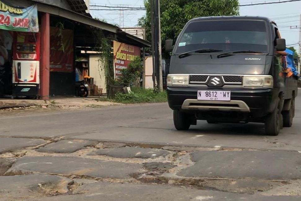 Jalan Penghubung Pungging-Ngoro Rusak Parah, Banyak Pemotor Celaka