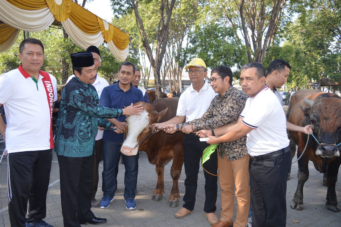 Pemda Gresik Serahkan 104 Hewan Kurban ke Masyarakat