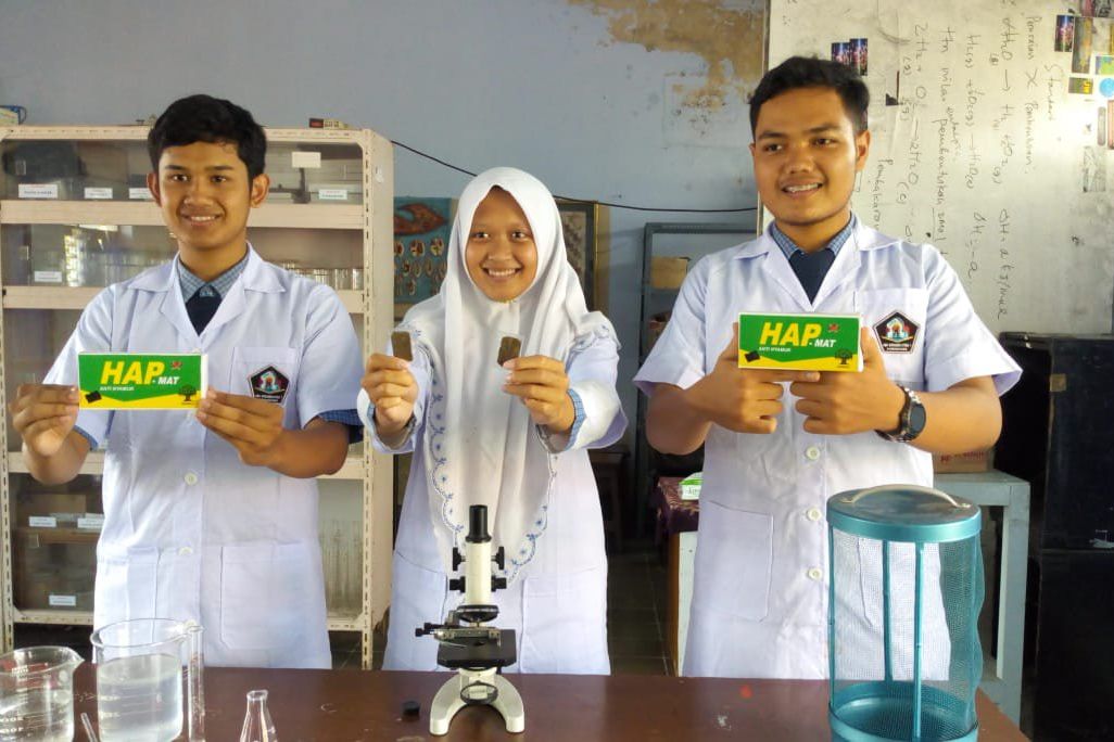 Siswa SMA Di Ponorogo Ciptakan Obat Nyamuk dari Daun