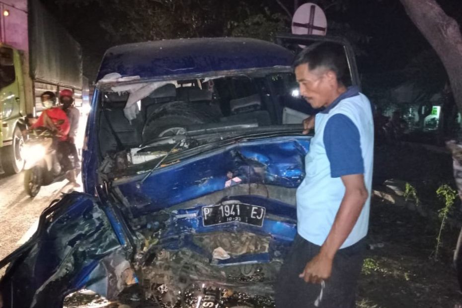 1 Meninggal dan 17 Luka dalam Tabrakan di Probolinggo