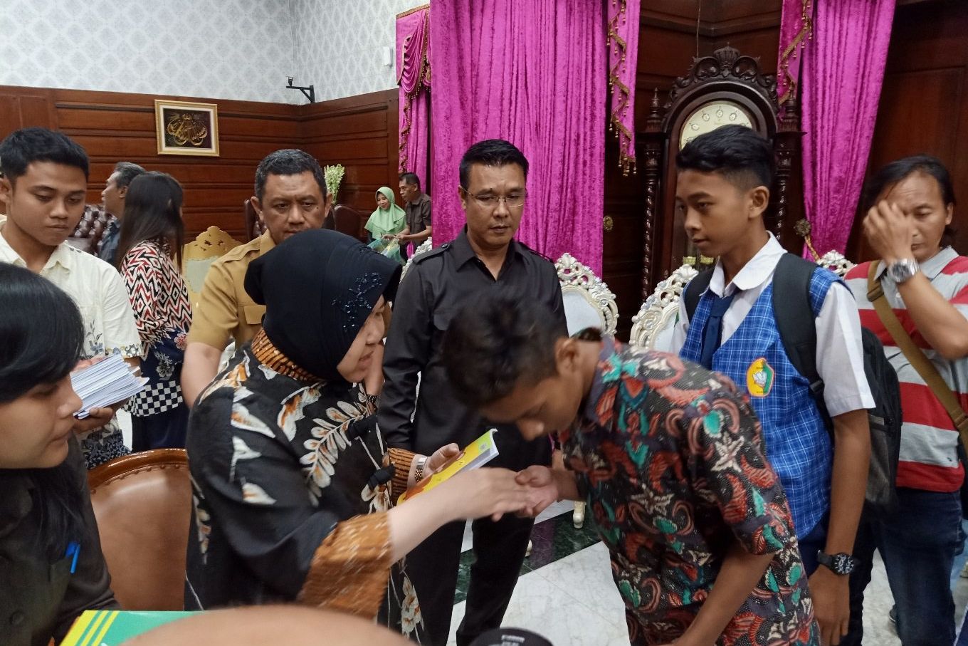 Begini Risma Memotivasi Anak-anak yang Terjaring Razia Satpol PP