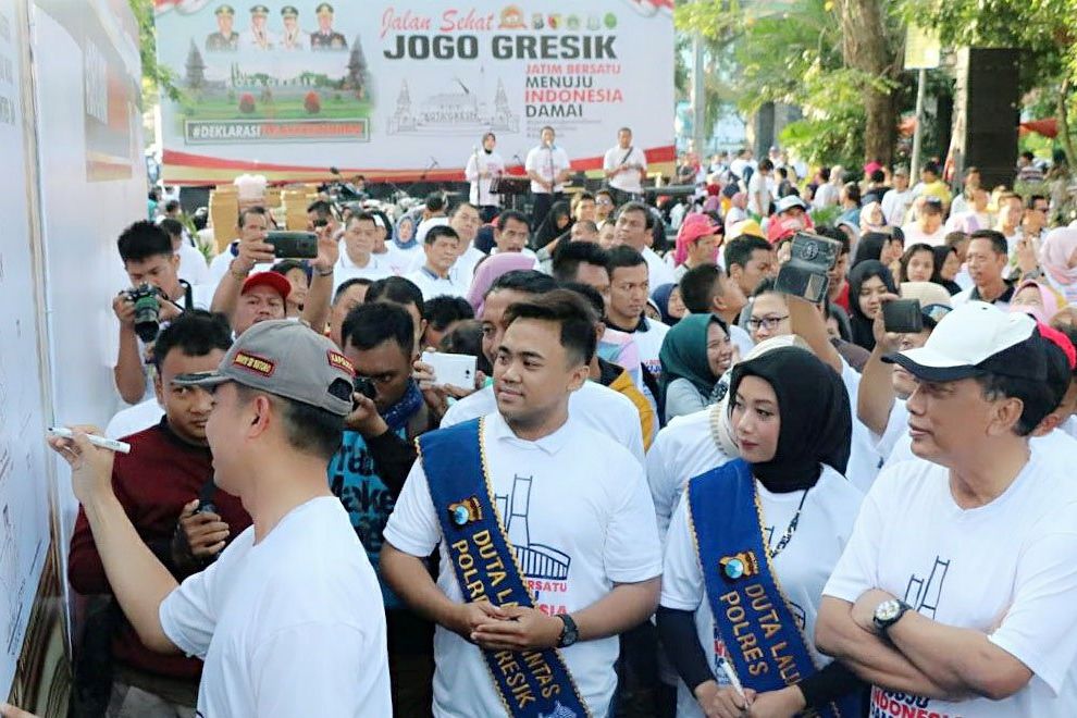 Jalan Sehat Awali Deklarasi Tolak Rusuh di Gresik 