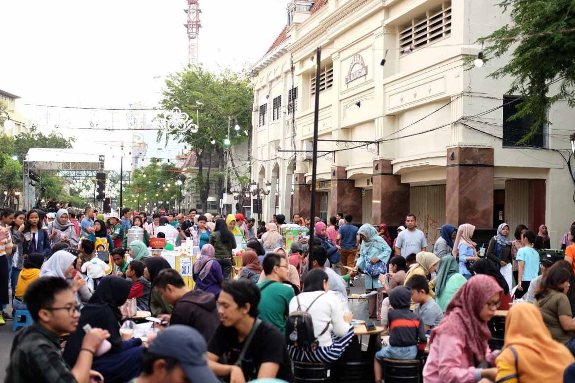 Gebyar Tari dan Bazar Makanan Ramaikan <em>Mlaku-Mlaku Nang</em> Tunjungan