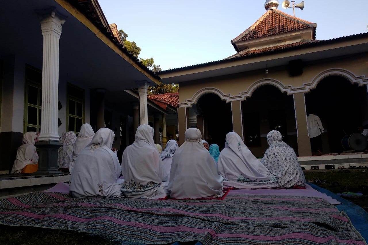 Jemaah Aboge Probolinggo Jalankan Salat Id Kamis Pahing