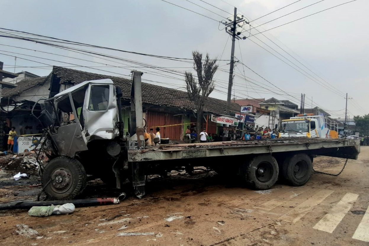 Tujuh Tewas dalam Kecelakaan Beruntun di Pasuruan
