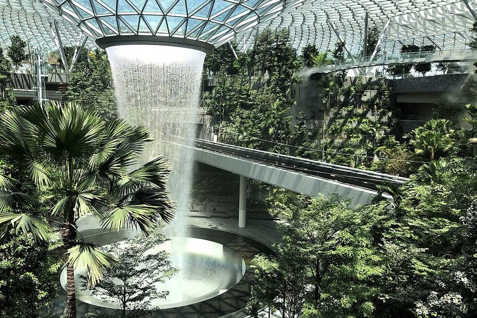 Singapura Ciptakan Hutan dan Air Terjun Indoor Terbesar