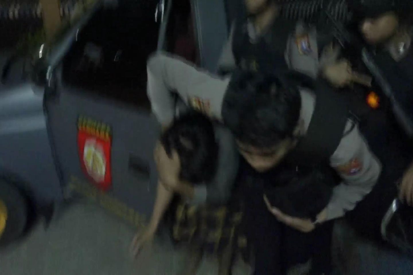 Polisi Probolinggo Amankan Pasangan Selingkuh dari Amuk Massa