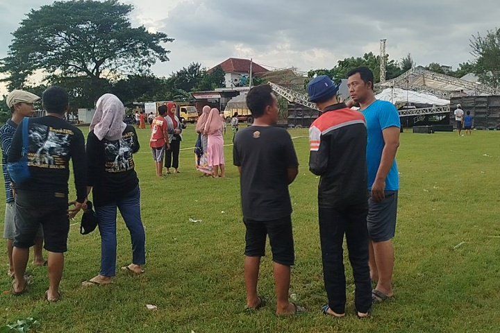 Angin Kencang di Kota Mojokerto Robohkan Panggung Ruwat Desa