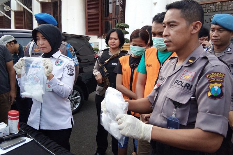 Ambil Sabu dari Penjara, Pasutri Ditangkap Polrestabes Surabaya