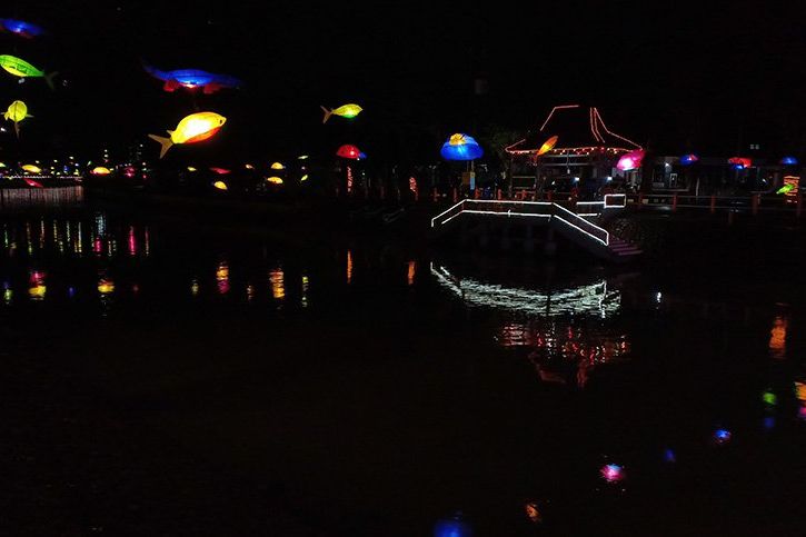 Pemkot Percantik Kota Surabaya dengan Tambah Lampu Hias