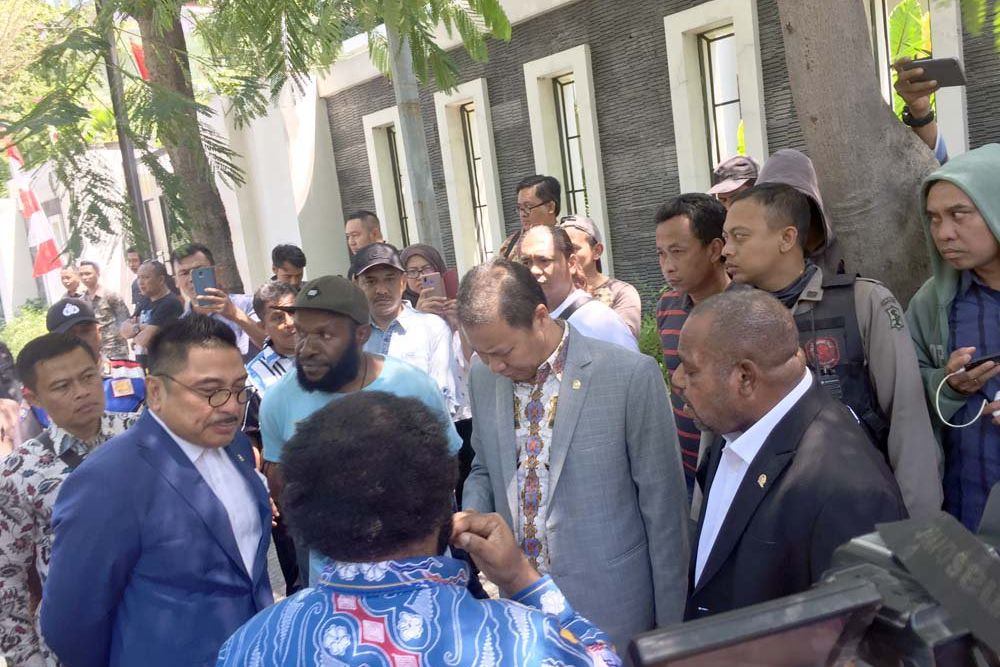 DPR RI Akan Melakukan Pendekatan Adat untuk Bertemu Mahasiswa Papua