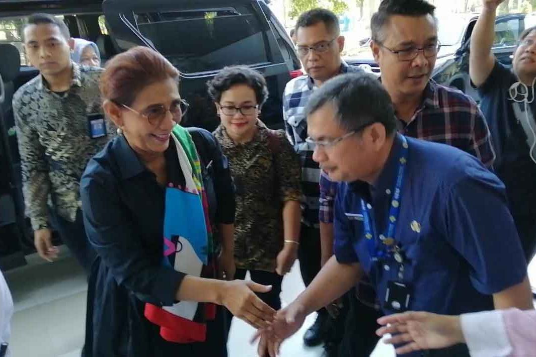 Sejumlah Menteri Menjenguk, Risma Kegirangan Saat Menteri Susi Datang