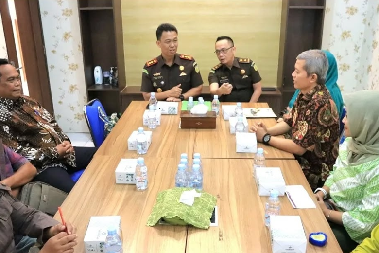 Mantan Kepala Dinsos Lamongan Kembalikan Uang Kelebihan Bayar BLT DBHCHT Rp186,6 Juta