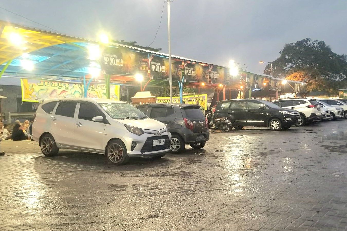 Pemdes Kalirejo Gresik Ubah Lahan Pembuangan Sampah Jadi Sentra PKL dan UMKM