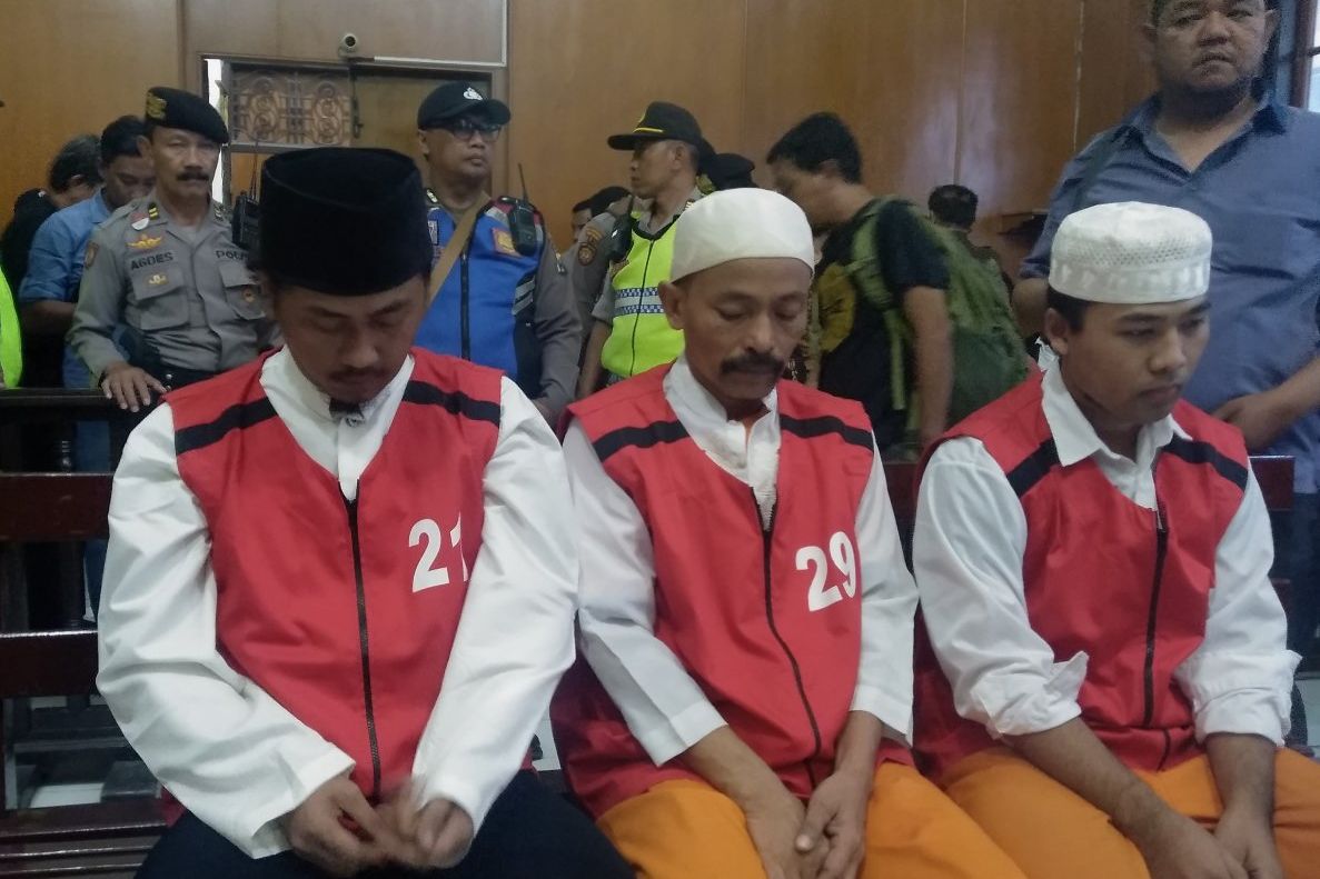 Enam Tersangka Pembakar Mapolsek Tambelangan Disidang Kamis Ini