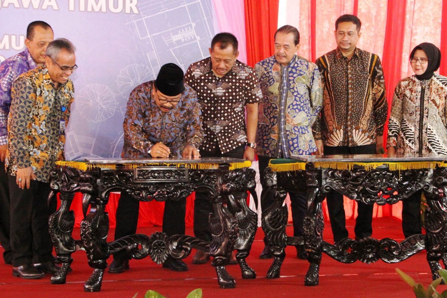Jelang Lengser, Soekarwo Teken Pembangunan Pengelolaan Limbah B3