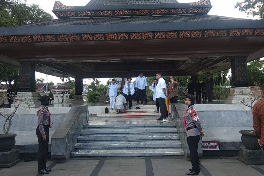 Jelang Ramadan, Megawati <em>Nyekar</em> ke Makam Bung Karno