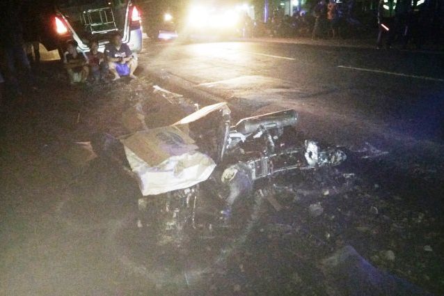Kecelakaan, Dua Pria Tewas Terpanggang Bersama Motornya