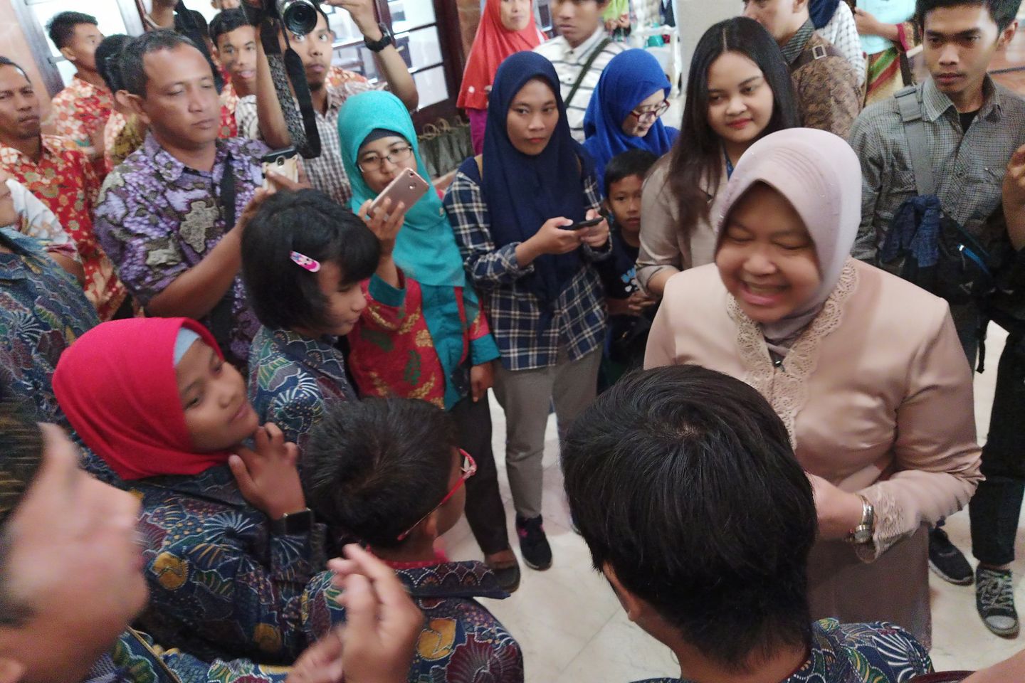 Risma Akan Tambah Alat Bantu untuk ABK
