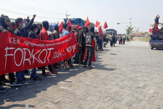 Forkot Gresik Tolak Perubahan Kawasan Ekonomi Khusus Teknologi JIIPE