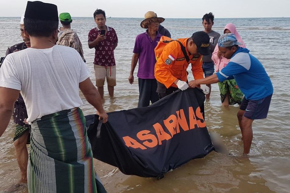 Basarnas Surabaya Temukan Korban ke-21 Penumpang KM Arim Jaya