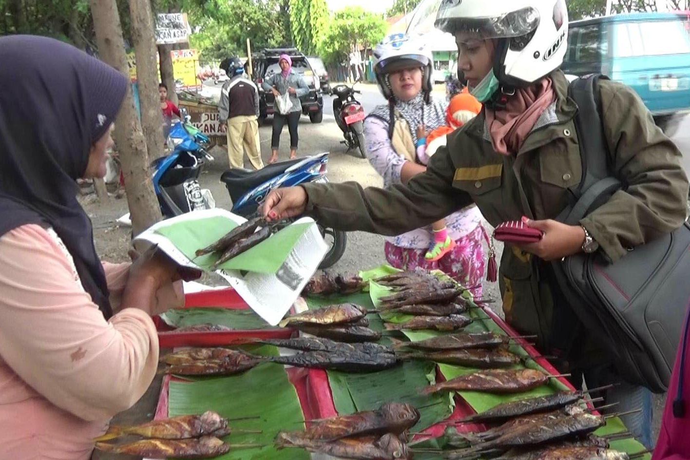 Ikan Asap Pantura Probolinggo Laris Manis Saat Ramadan