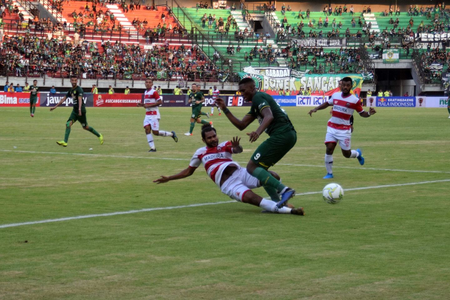 Jelang Laga Tandang, Persebaya Benahi Lini Depan dan Belakang 