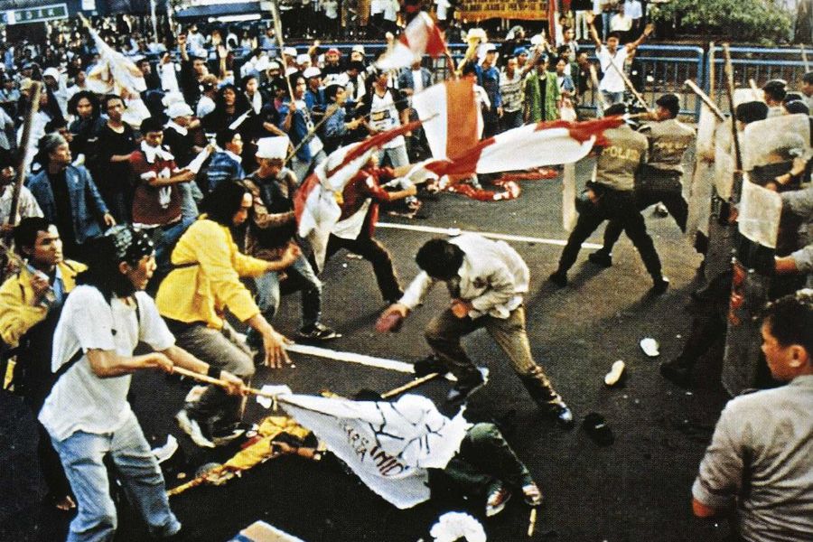 Alumni Trisakti Tuntut Joko Widodo Tuntaskan Kasus Pelanggaran HAM